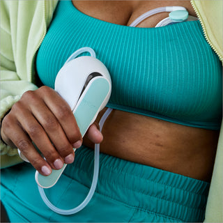 Person pumping the handle of the Elve Wave wearing a teal gym outfit.